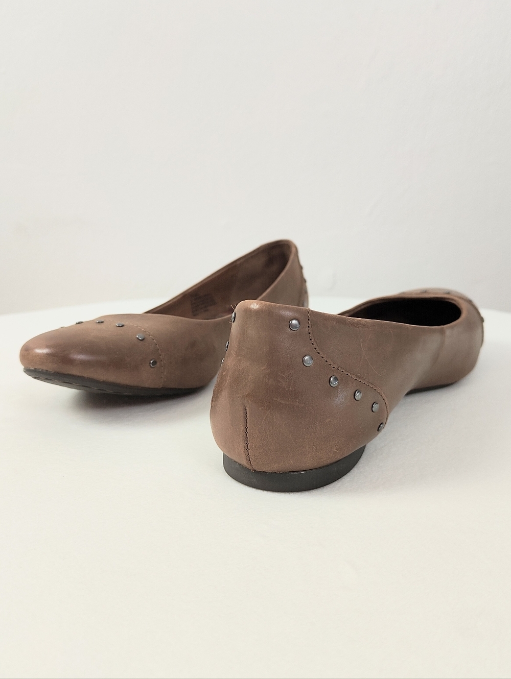 Born Lola Brown Leather Ballet Flats Size 7.5 38.5 Stud Detail All Day Comfort